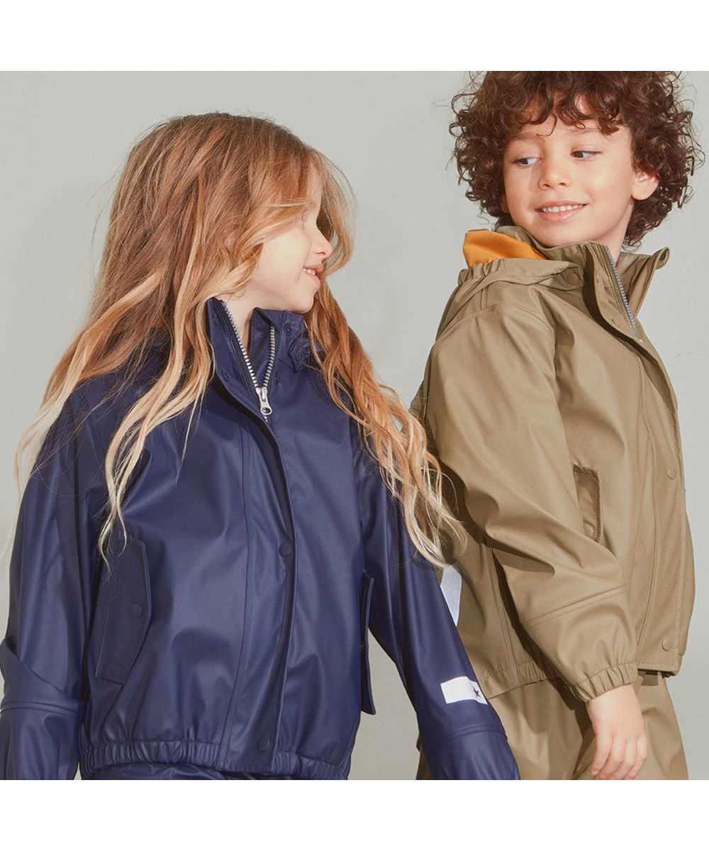 Zan - Classic Navy - Gerecyclede donkerblauwe rubberen regenjas