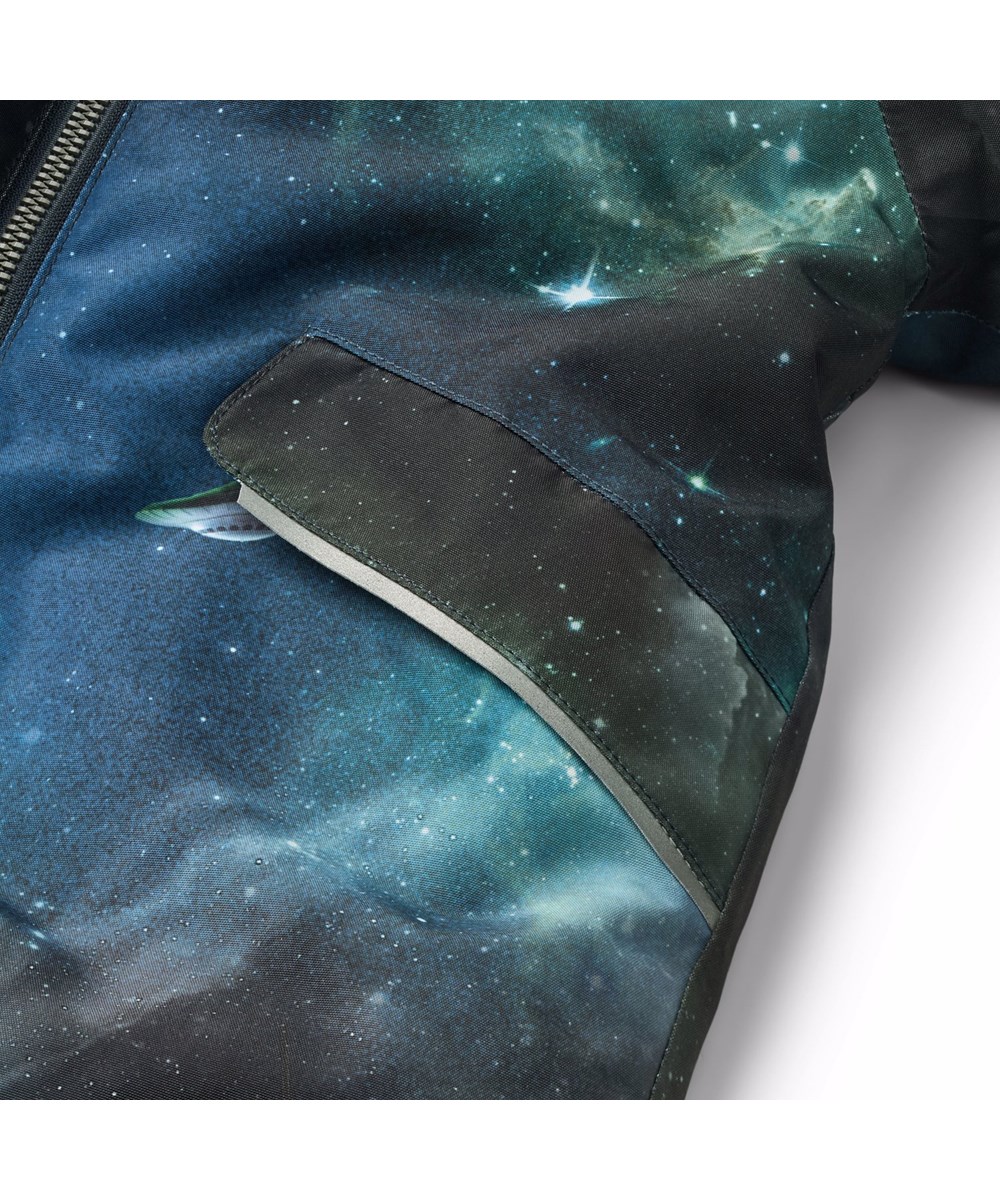 Hyde - Far Out - Waterafstotende skipak voor de kleintjes gemaakt van gerecycled polyester met ruimteprint.