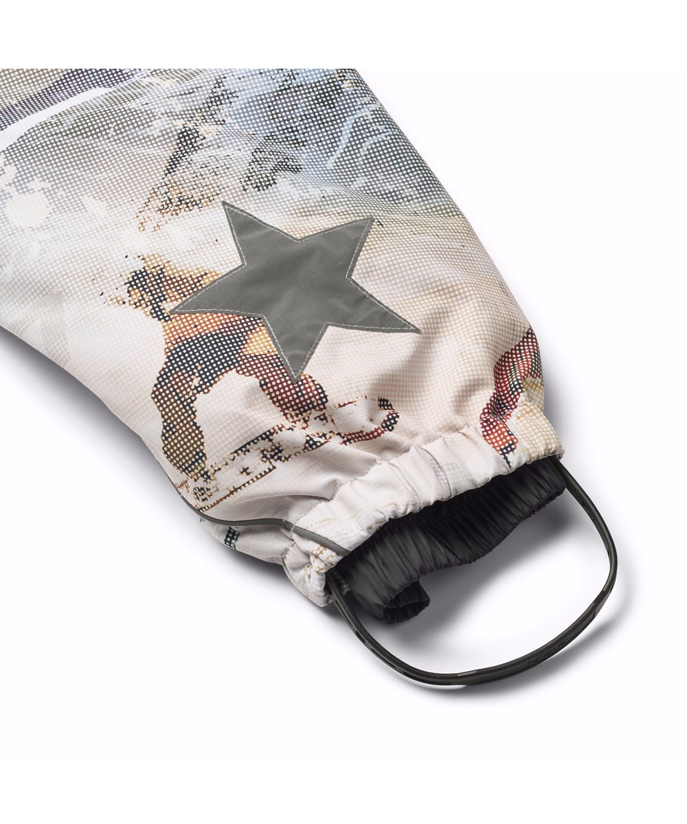 Polaris - Spin 1260 - Skipak voor kinderen van gerecycled polyester met een pixelprint van een stoere snowboarder in de Alpen.