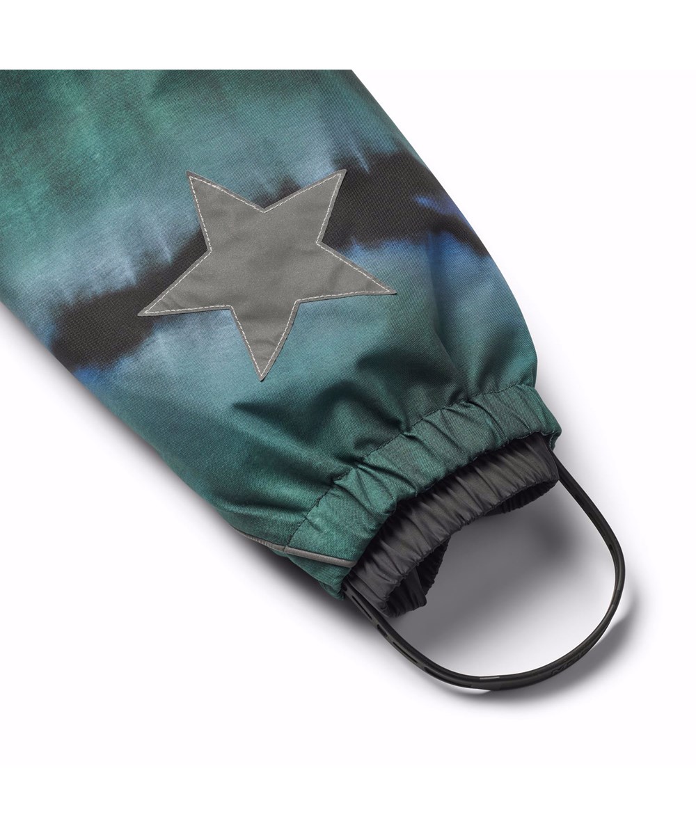 Polaris - Tie Dye Magic - Skipak voor kinderen van gerecycled polyester in een groene en bauwe tie-dye kleur.