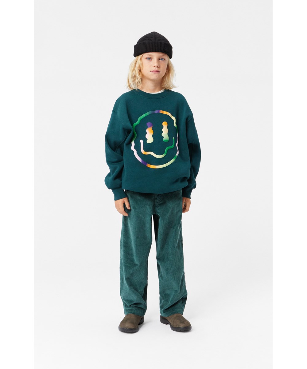 Aiden - Ponderosa Pine - Green trousers in corduroy with five pockets, straight legs, and an adjustable waistband.(corduroy is ribbed)