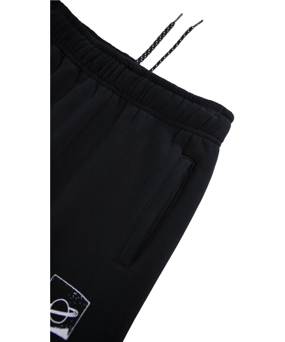 Allen - Black - Black sweatpants for children made of organic cotton.