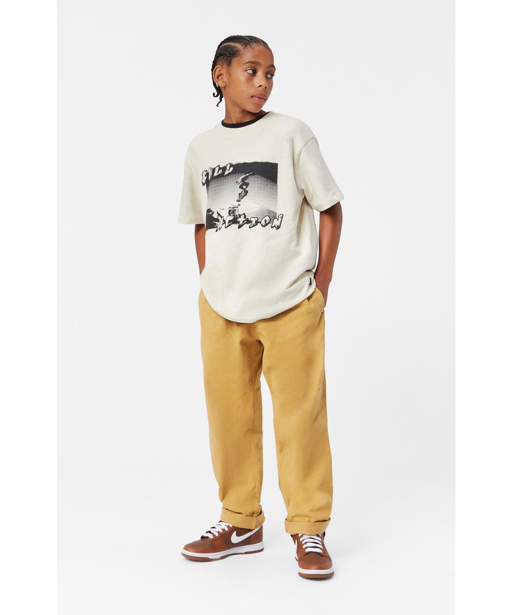 Amor - Praire Sand - Ochre-coloured trousers in organic cotton with elastic waist.