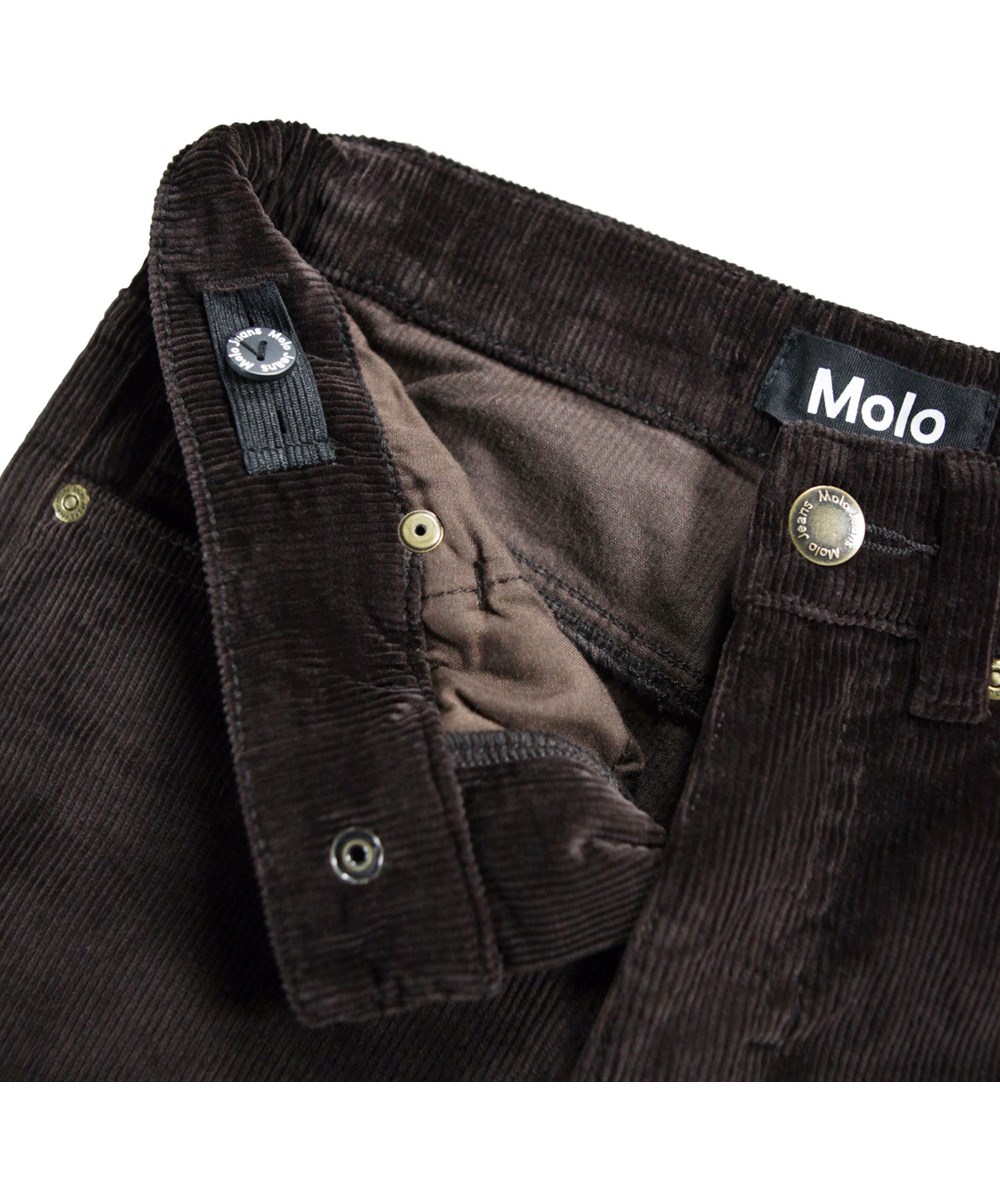 Andy - Dark Cocoa - Dark brown pants for children made of ribbed corduroy with pockets and back pockets.