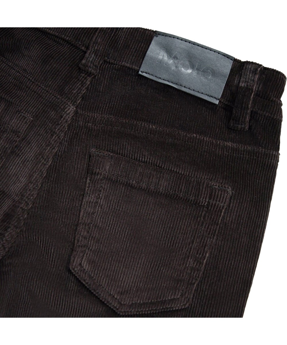 Andy - Dark Cocoa - Dark brown pants for children made of ribbed corduroy with pockets and back pockets.