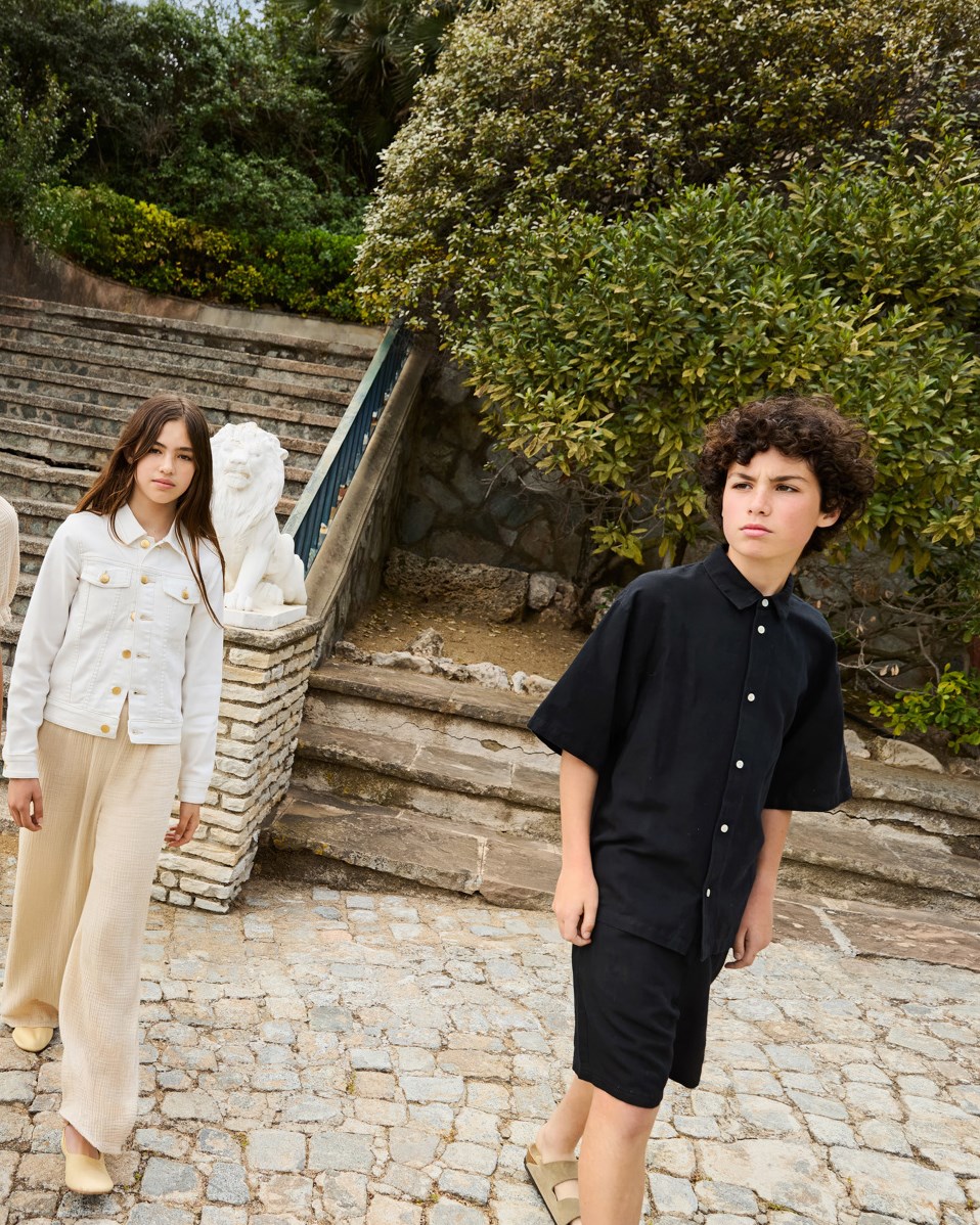 Richie - Black - Oversized black linen shirt with wide t-shirt sleeves, classic shirt collar, and button fastening at the front.