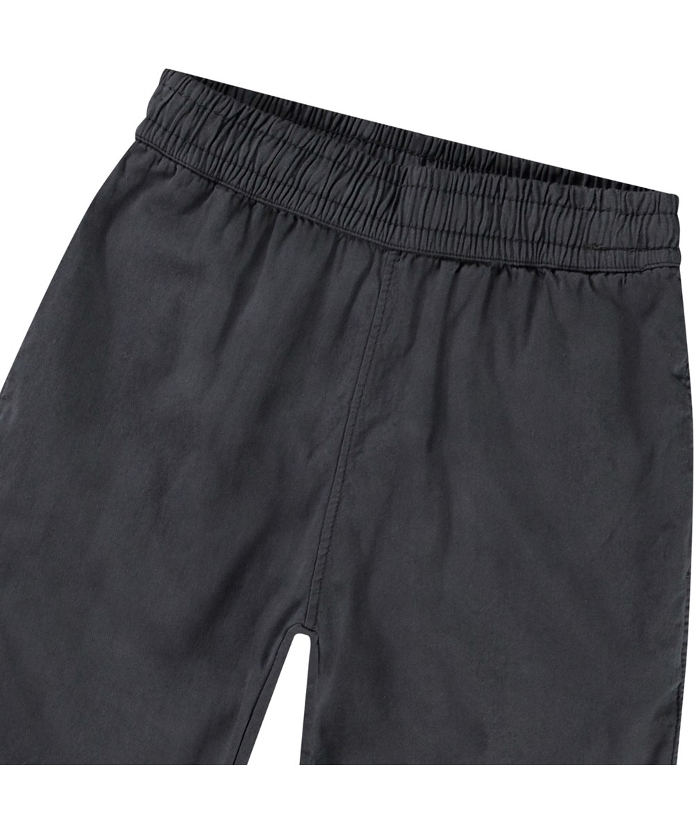 Arrow - Unexplored - Dark grey shorts in organic cotton for children.