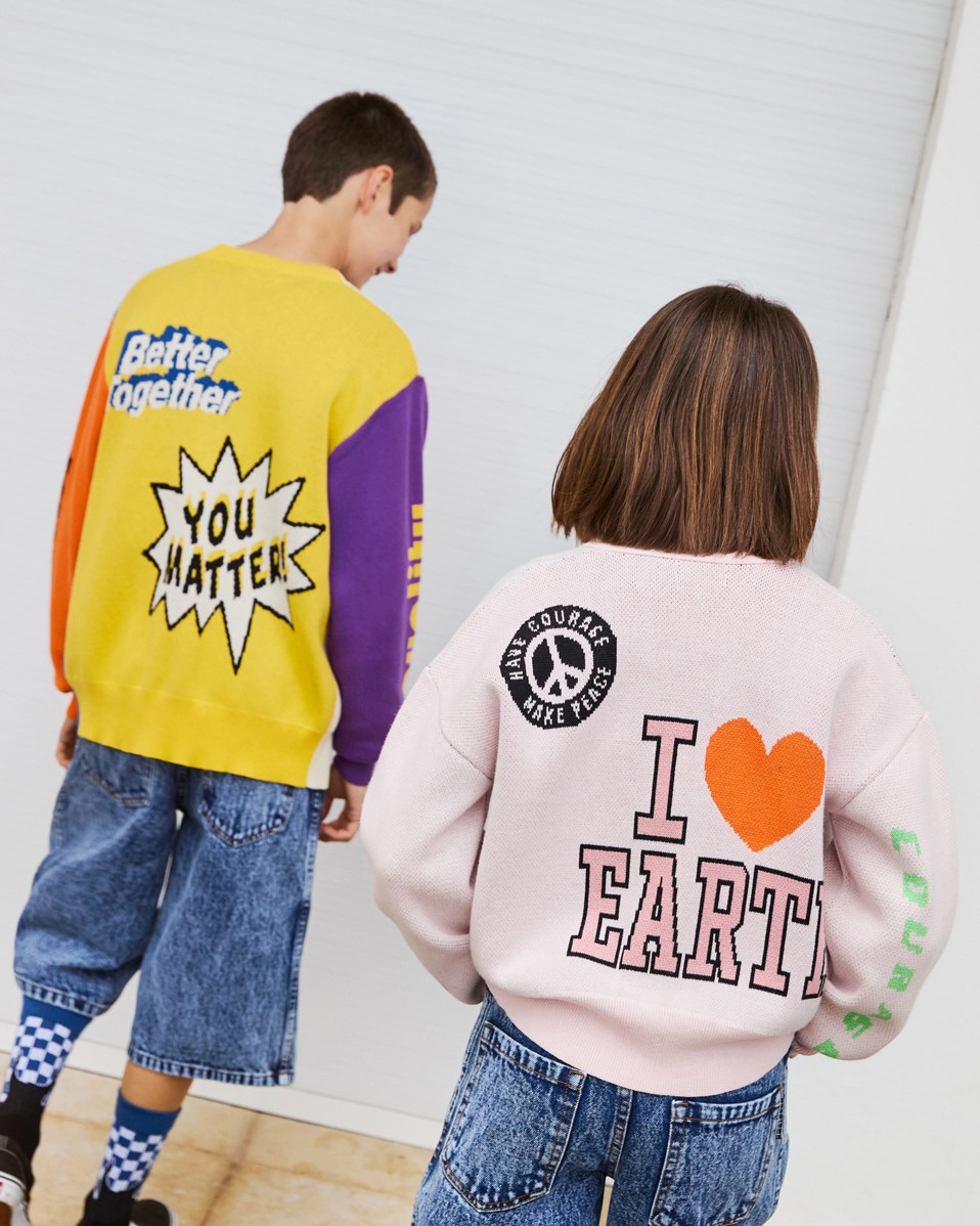 Burt - You Matter! - Multicoloured knitted cardigan for children in organic cotton with a V-neckline, ribbed edges at the neck, sleeves, and bottom of the cardigan, and button fastening on the front.