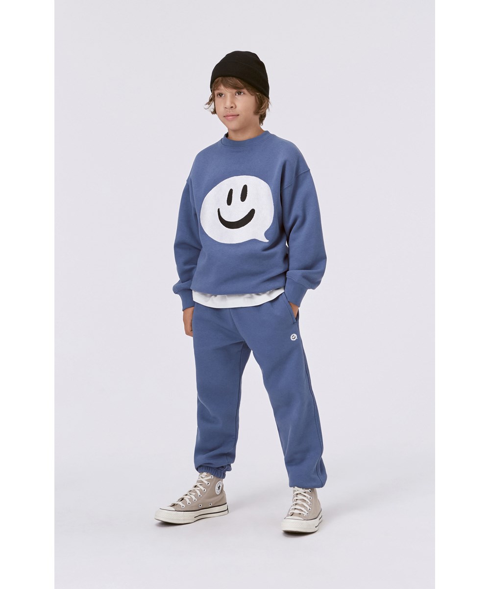 Mar - Moonlight Blue - Blue sweatshirt with speech bubble