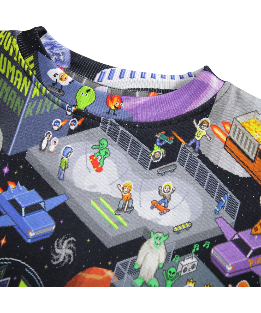 Mattis - Pixel Space - Black sweatshirt for children made of soft organic cotton with a pixelated computer game-inspired print.