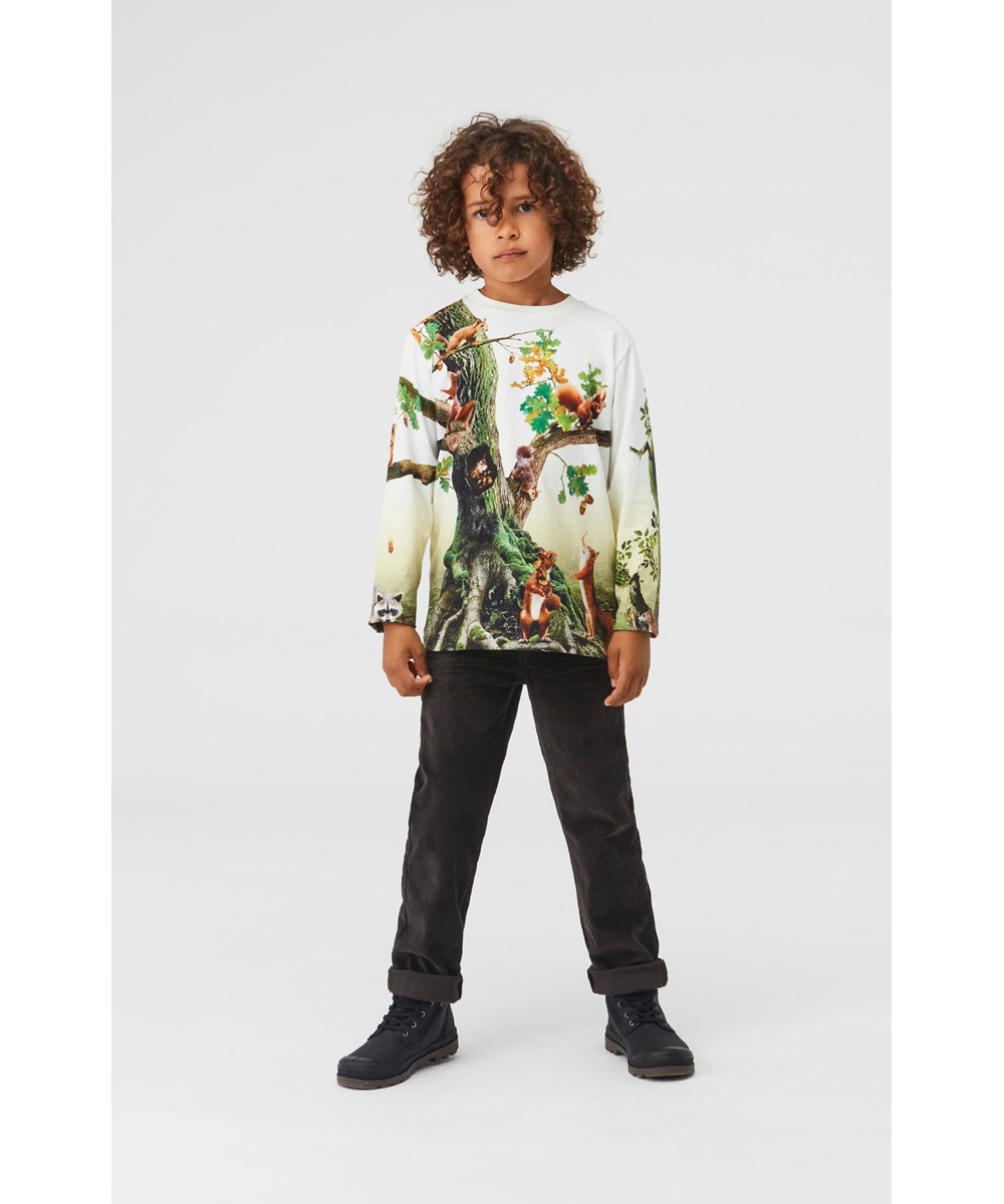 Reif - Go Nuts - White organic top with squirrel and nuts 