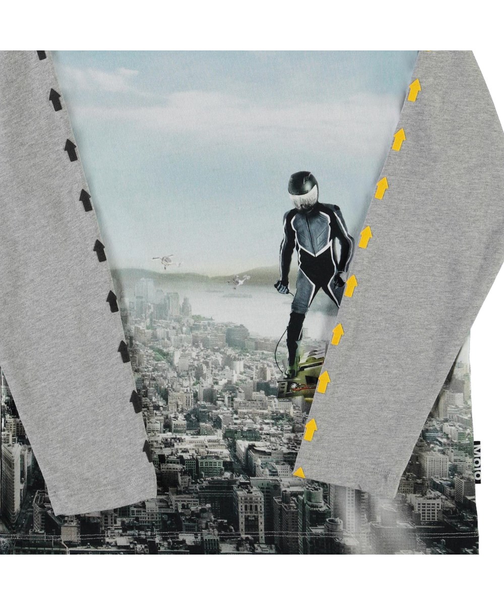 Reif - Hovercraft - Grey organic top with flying man 