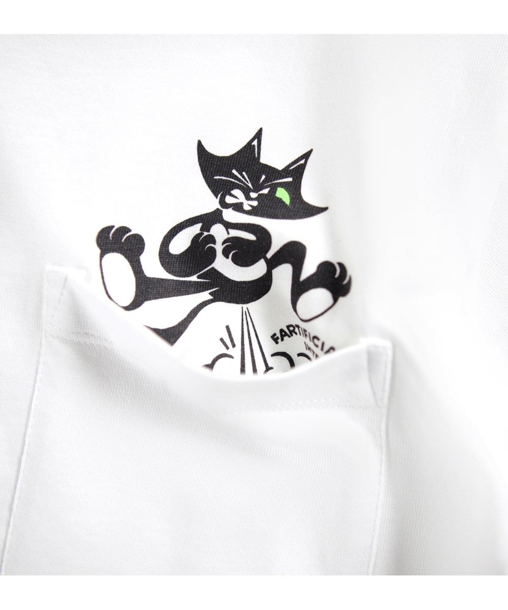 Rickey - Crisp White - White T-shirt made of soft organic cotton with short sleeves, a ribbed neckline and a back print of a cat on a skateboard and the text ''sCATing''.