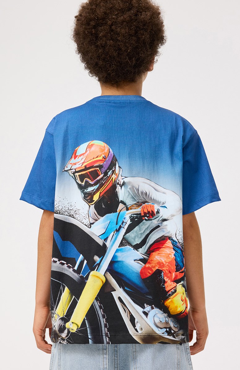 Riley - Big MC Blue - Blue t-shirt with print for children in soft organic cotton with short sleeves and ribbed neckline.