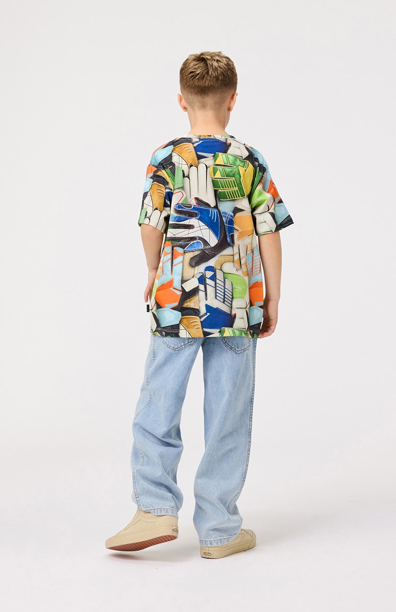 Riley - Goalie Gloves - Colourful t-shirt with print for children in soft organic cotton with short sleeves and ribbed neckline.