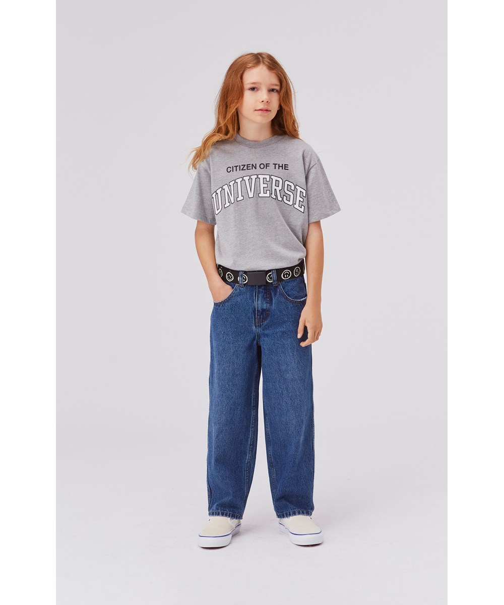 Riley - Grey Melange - Grey organic t-shirt with text print