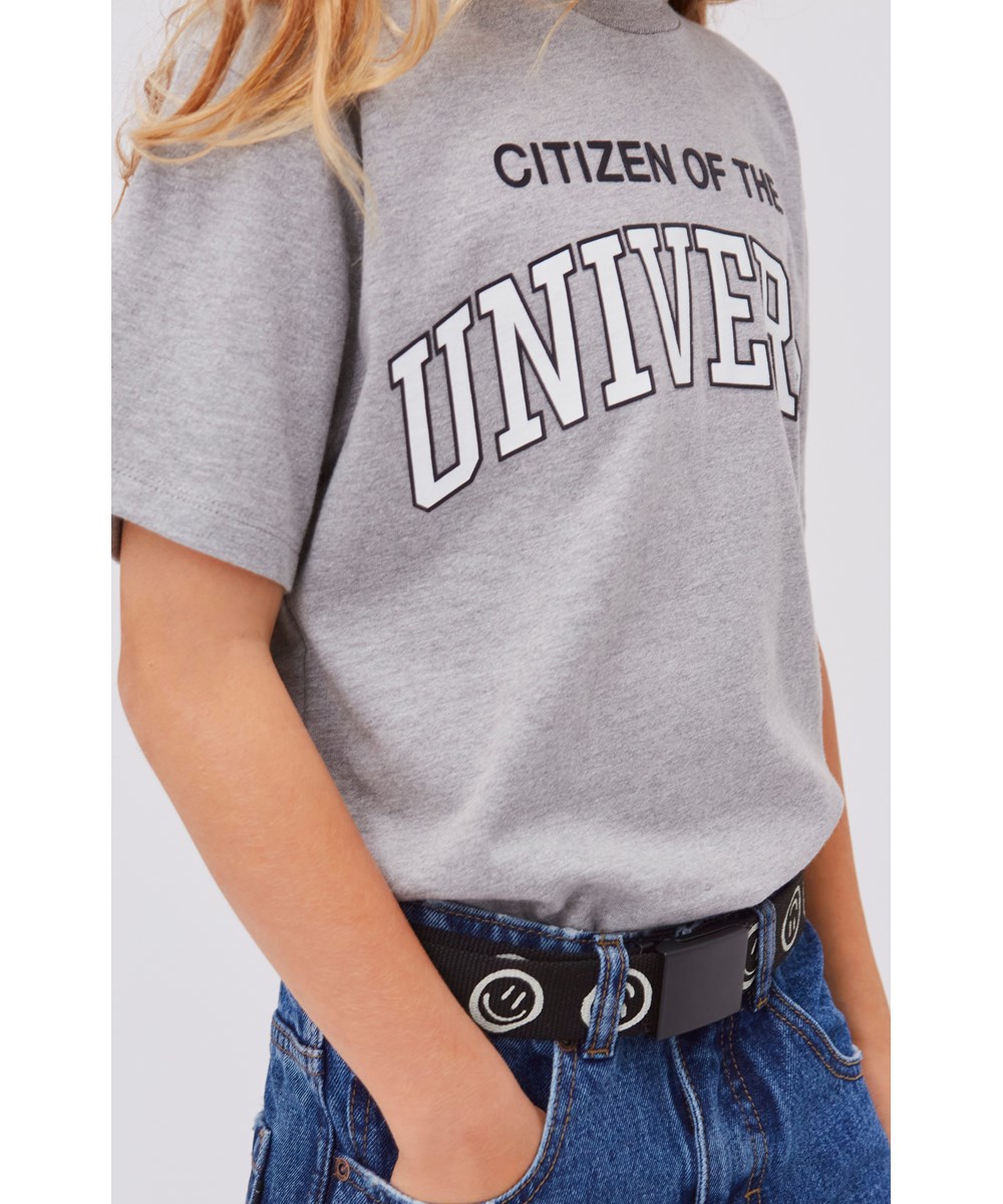 Riley - Grey Melange - Grey organic t-shirt with text print