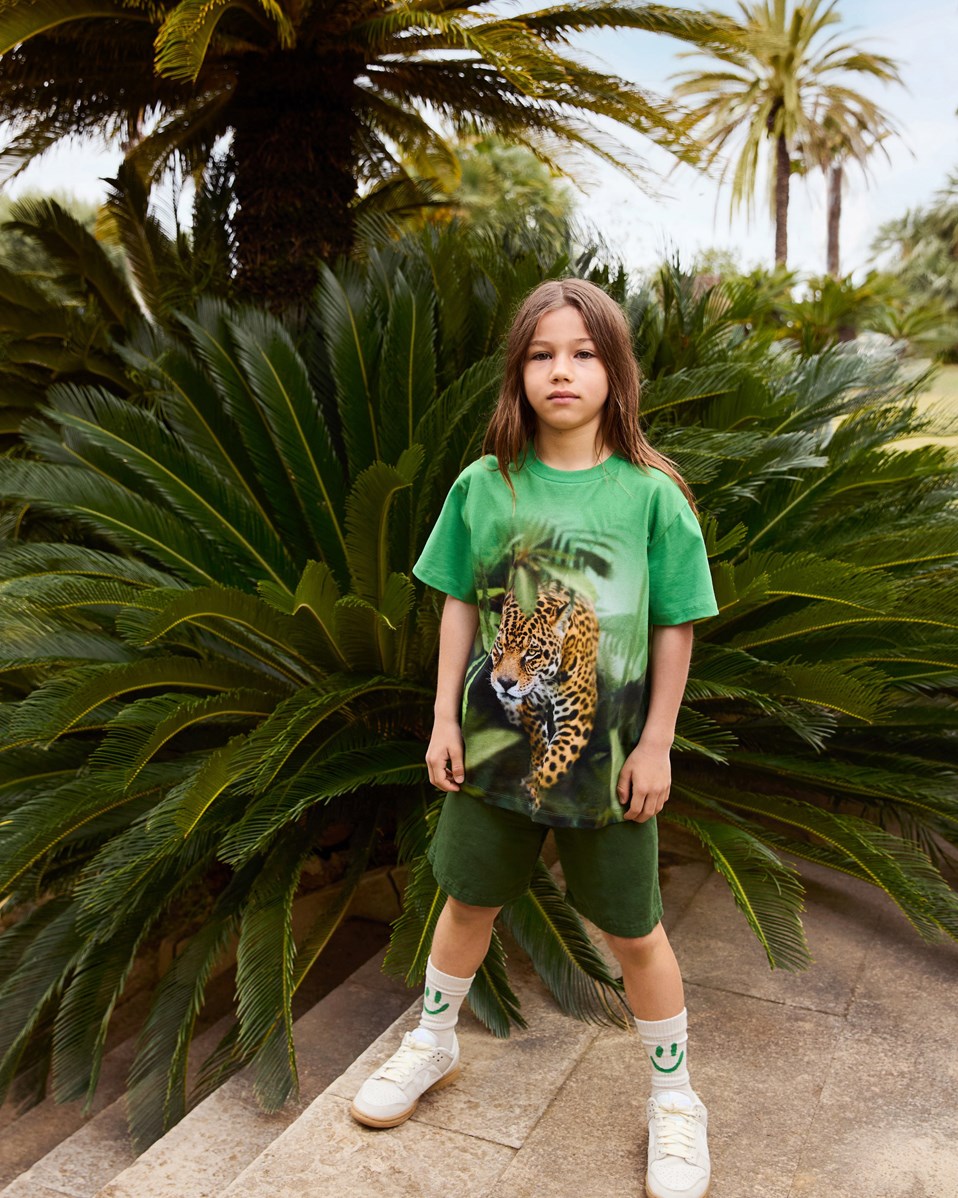 Riley - Jaguars - Green t-shirt with print for children in soft organic cotton with short sleeves and ribbed neckline.