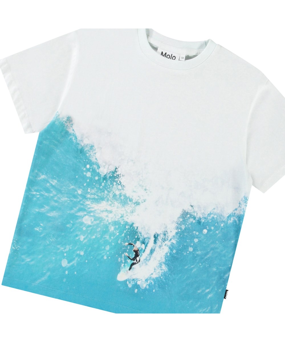 Riley - Wave Surfer - White and blue t-shirt with print for children in soft organic cotton with short sleeves and ribbed neckline.