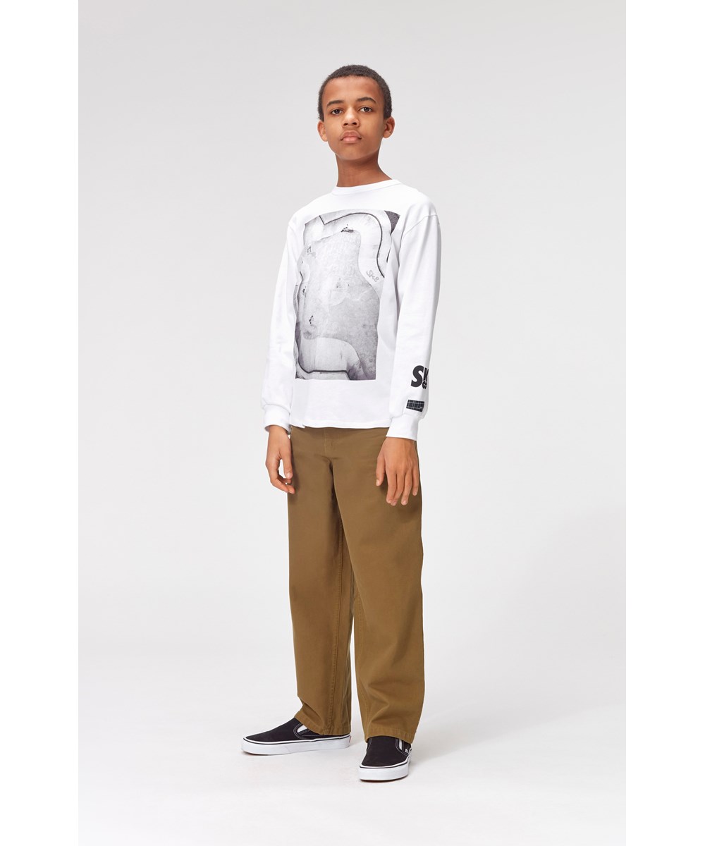 Rin - Skate Bowl - White long sleeve t-shirt with skate ramp print