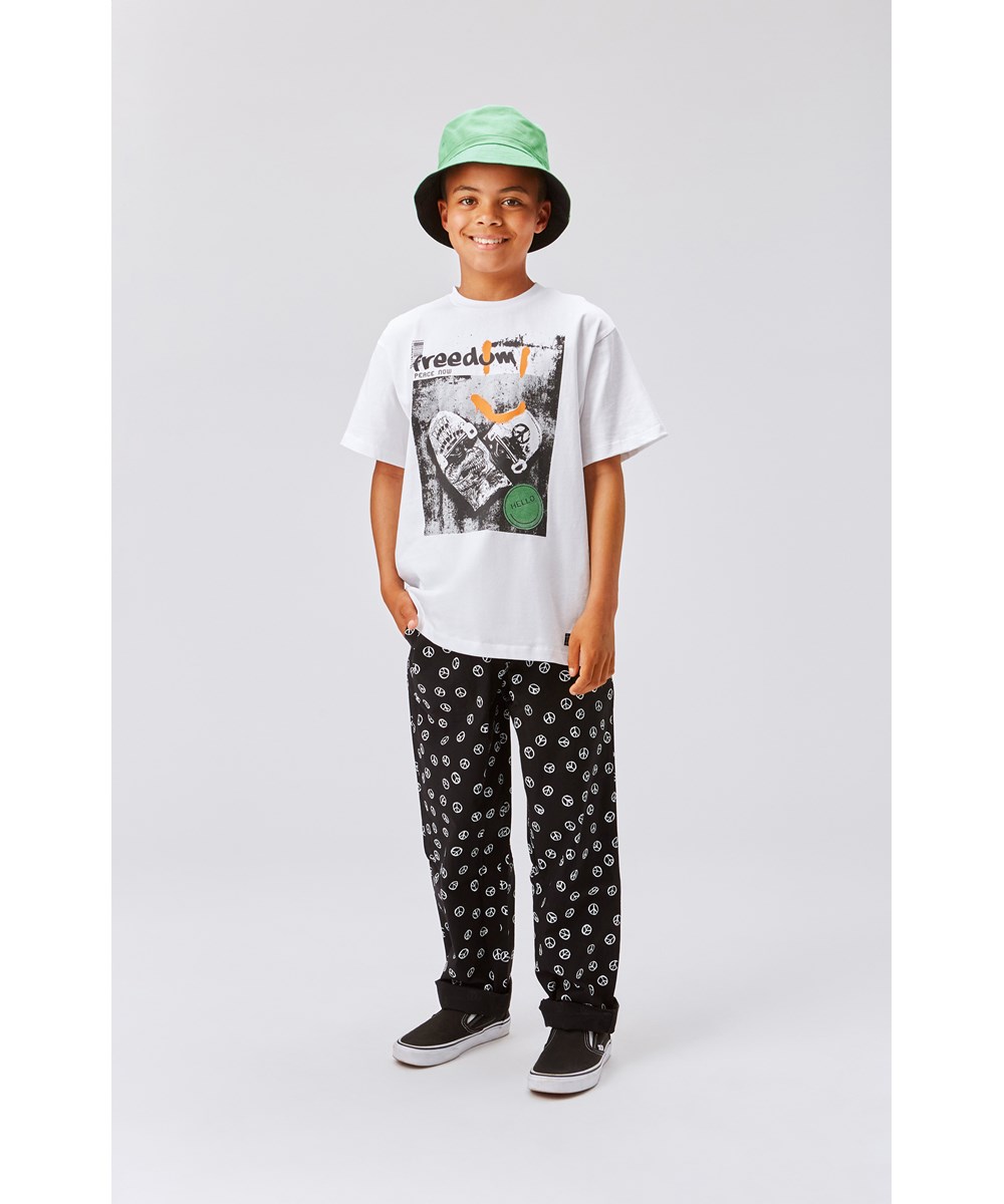 Rodney - Hello Skate - White t-shirt with skateboard heart print