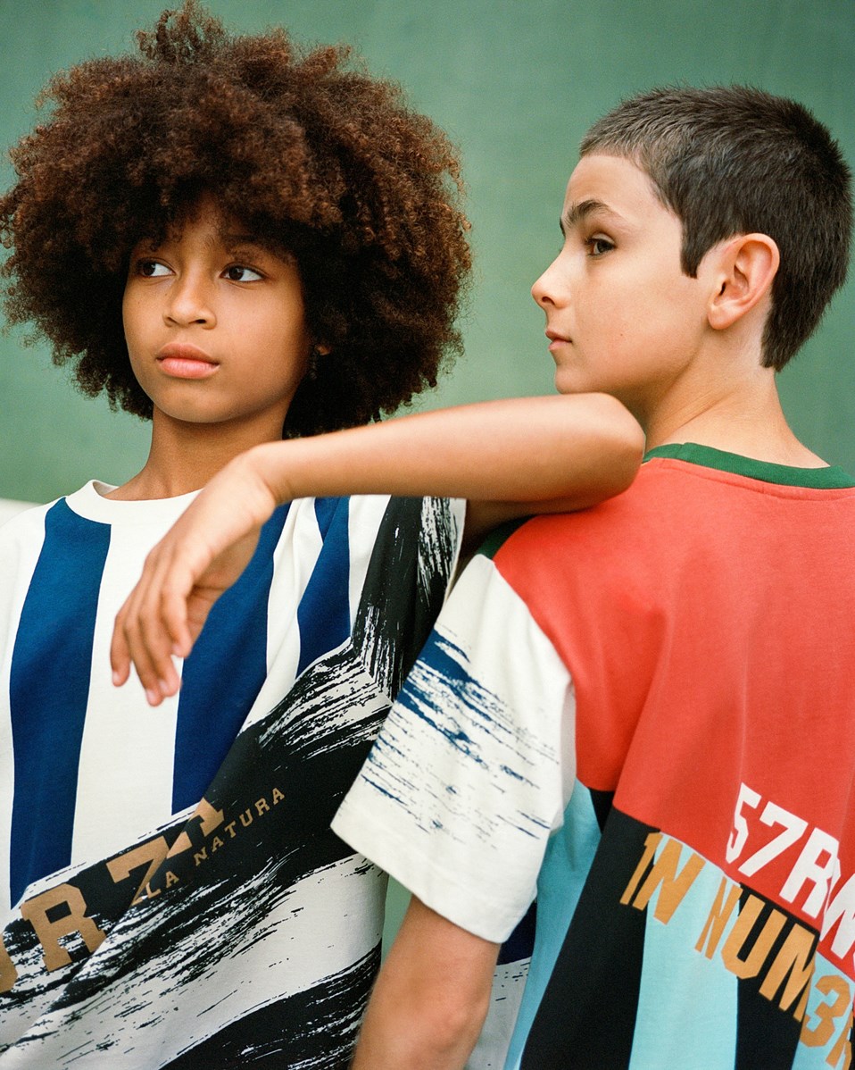 Rodney - Mash Up Neutral - Off-white t-shirt with print for children in organic cotton with short sleeves and ribbed neckline.