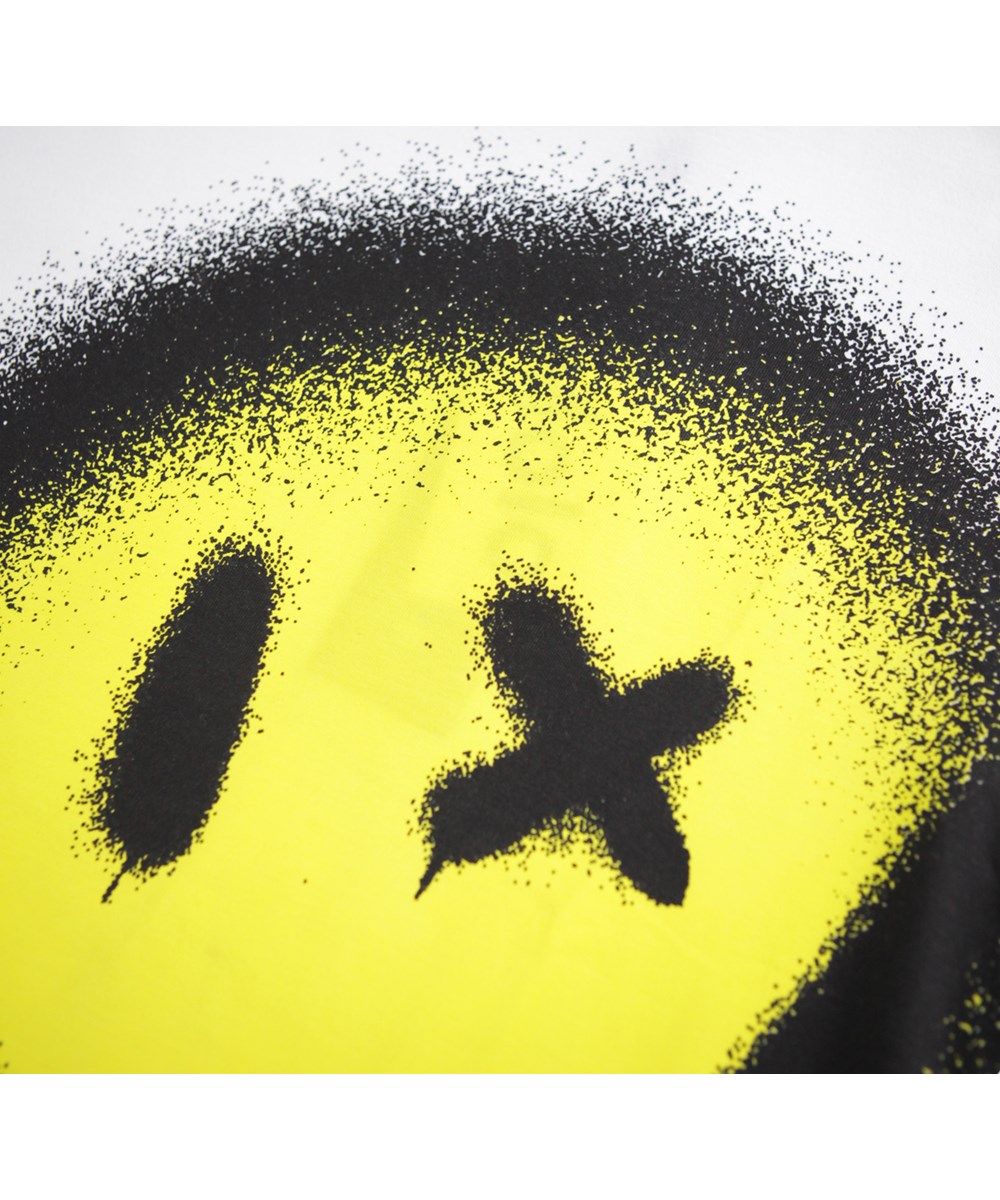 Rodney - Drip Smile - White oversized T-shirt for children made of soft organic cotton with short sleeves and a ribbed neckline.