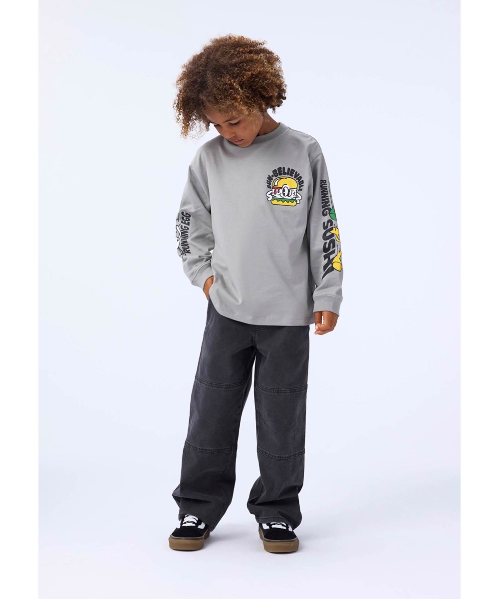 Rube - Funny Food - Grey, long-sleeved top for children made of organic cotton with a ribbed neckline and sleeves with a colourful print of vibrant food and fun phrases.