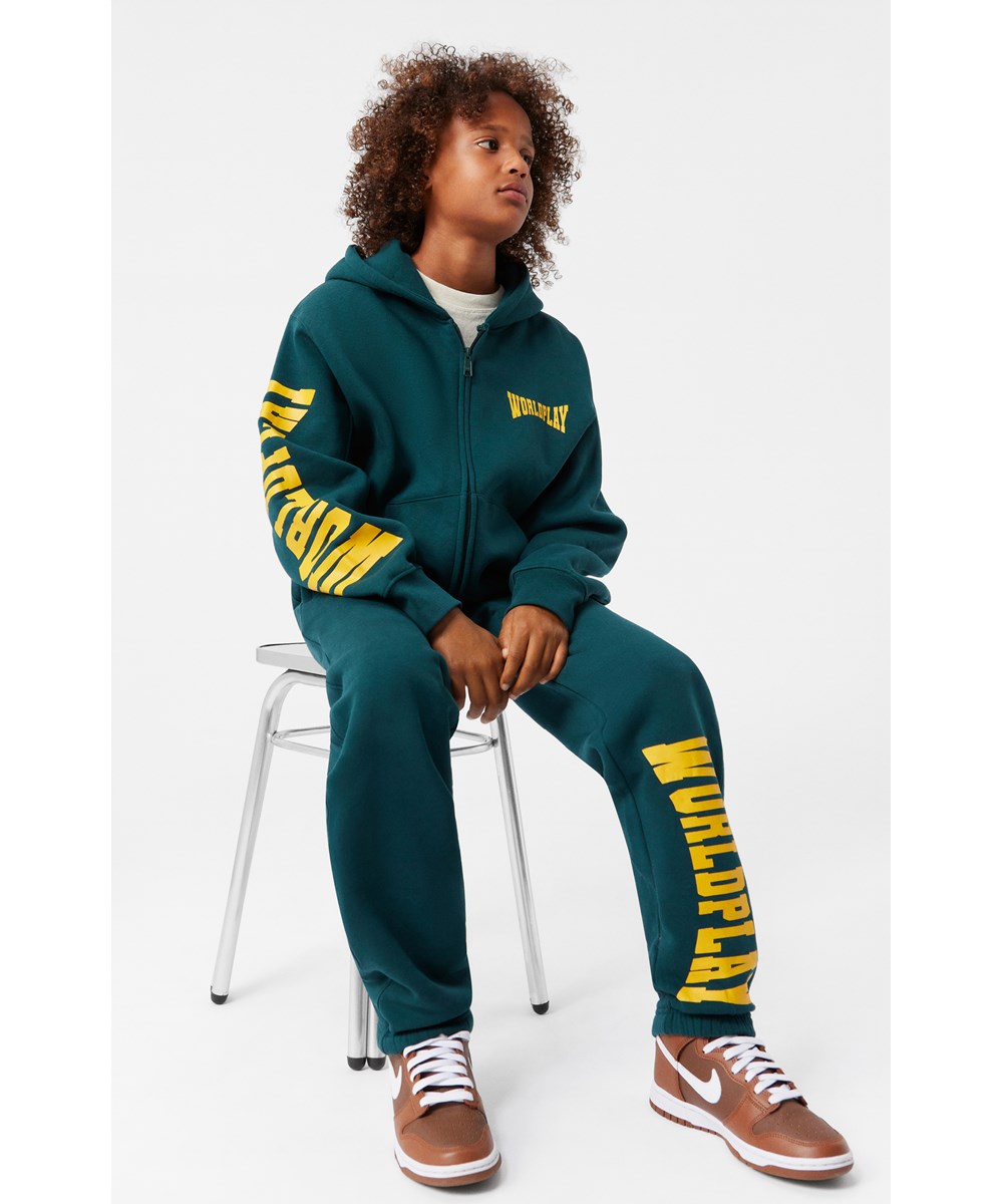 Adan - Ponderosa Pine - Mørkegrønne økologiske sweatpants med Worldplay print