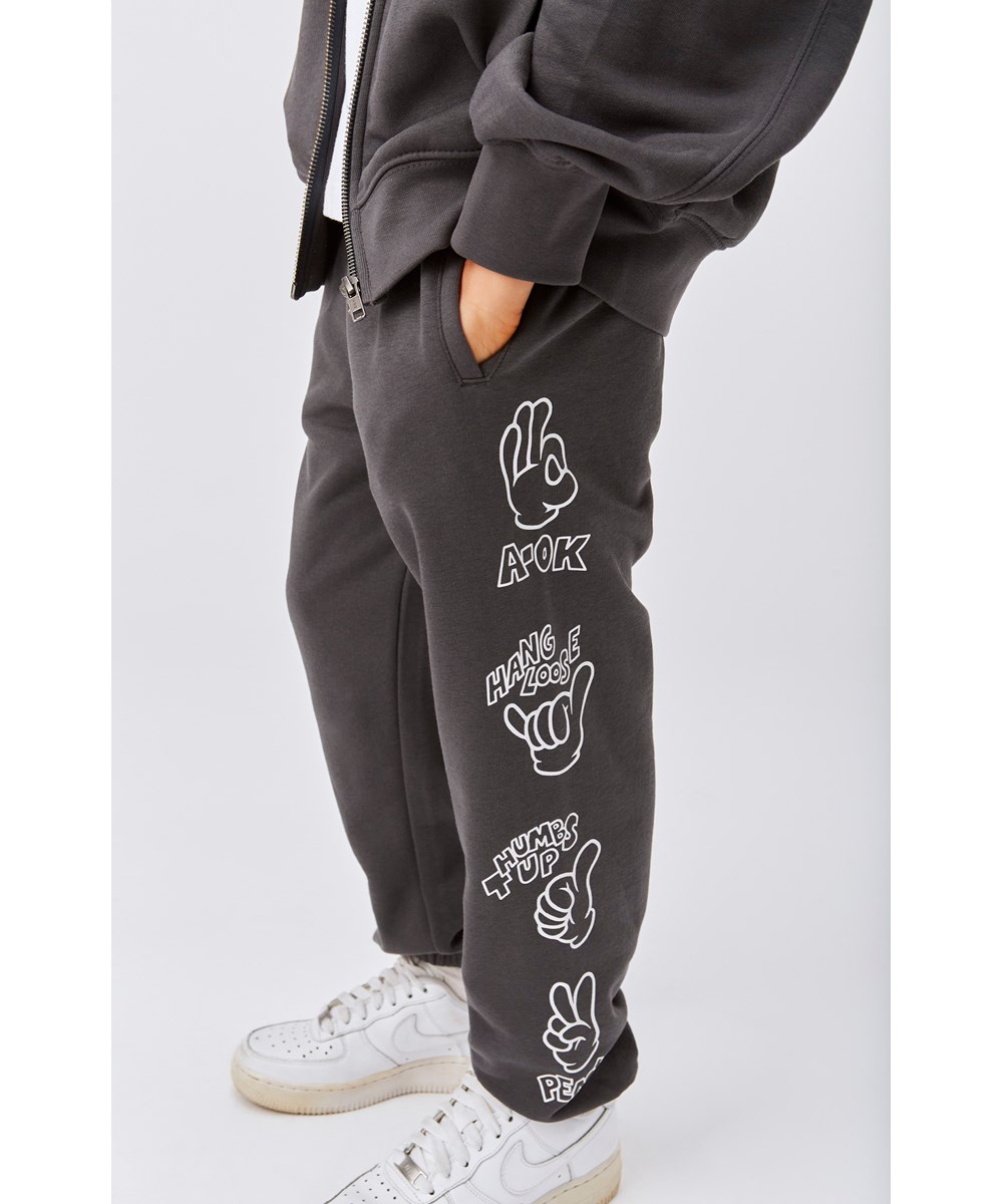 Allen - Space Grey - Mørkegrå jogging bukser med håndtegn print