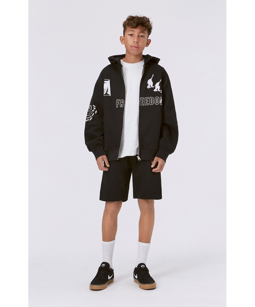 Adian - Black - Sorte sweatshorts med logo