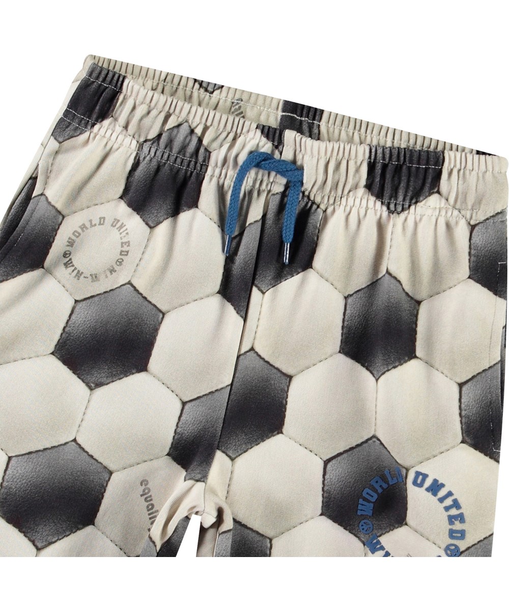 Adian - Football Noise - Shorts i økologisk bomuld med fodboldprint til børn.