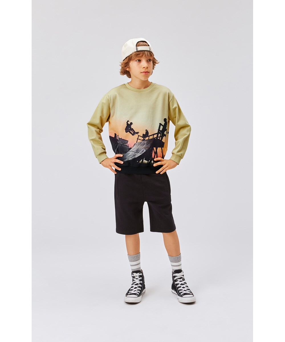 Aliases - Black - Sorte økologiske jogging shorts