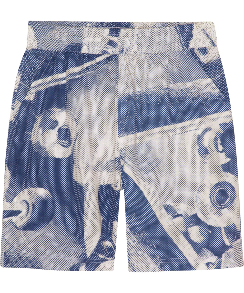 Avart - Skate  Universe - Knælange sorte, grå og hvide shorts i blødt viskose. Skjortens print er inspireret af skatermiljøet og har et alloverprint af skateboards fra alle vinkler.