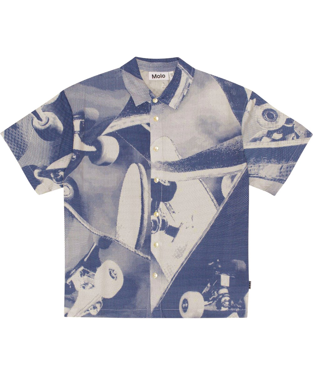 Richie - Skate  Universe - Sort, grå og hvid t-shirt skjorte i viskose med vibe fra 80érne med et alloverprint af skateboards fra alle vinkler. 