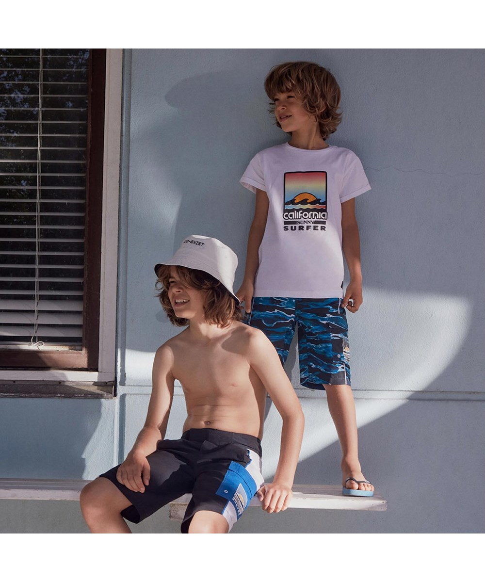 Rafe - White - Økologisk hvid t-shirt med califoria print 