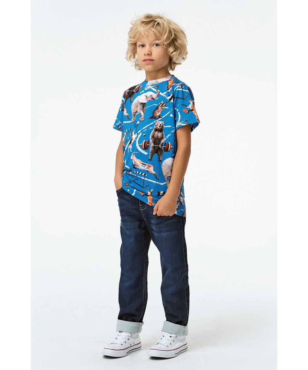 Ralphie - Athletic Animals - Økologisk lyseblå t-shirt med sports dyr