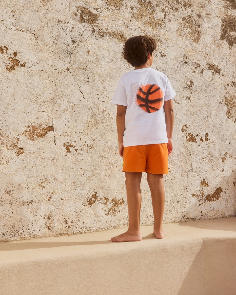 Rame - Happy Basket - Hvid t-shirt i økologisk bomuld med print.