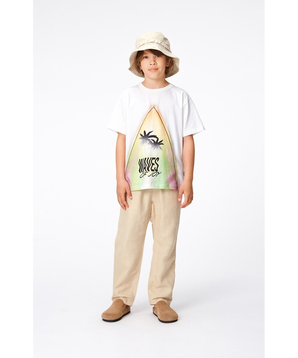 Riley - Surfboard - Hvid økologisk t-shirt med surfboardprint