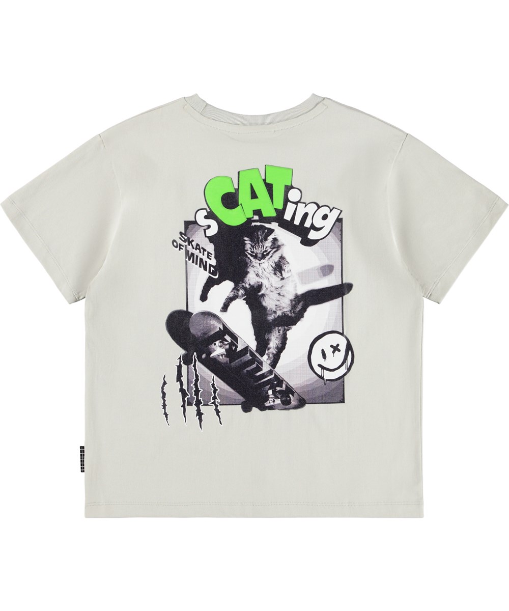 Riley - Scating - Beige t-shirt til børn med print i blødt økologisk bomuld med korte ærmer og ribkant i halsen.