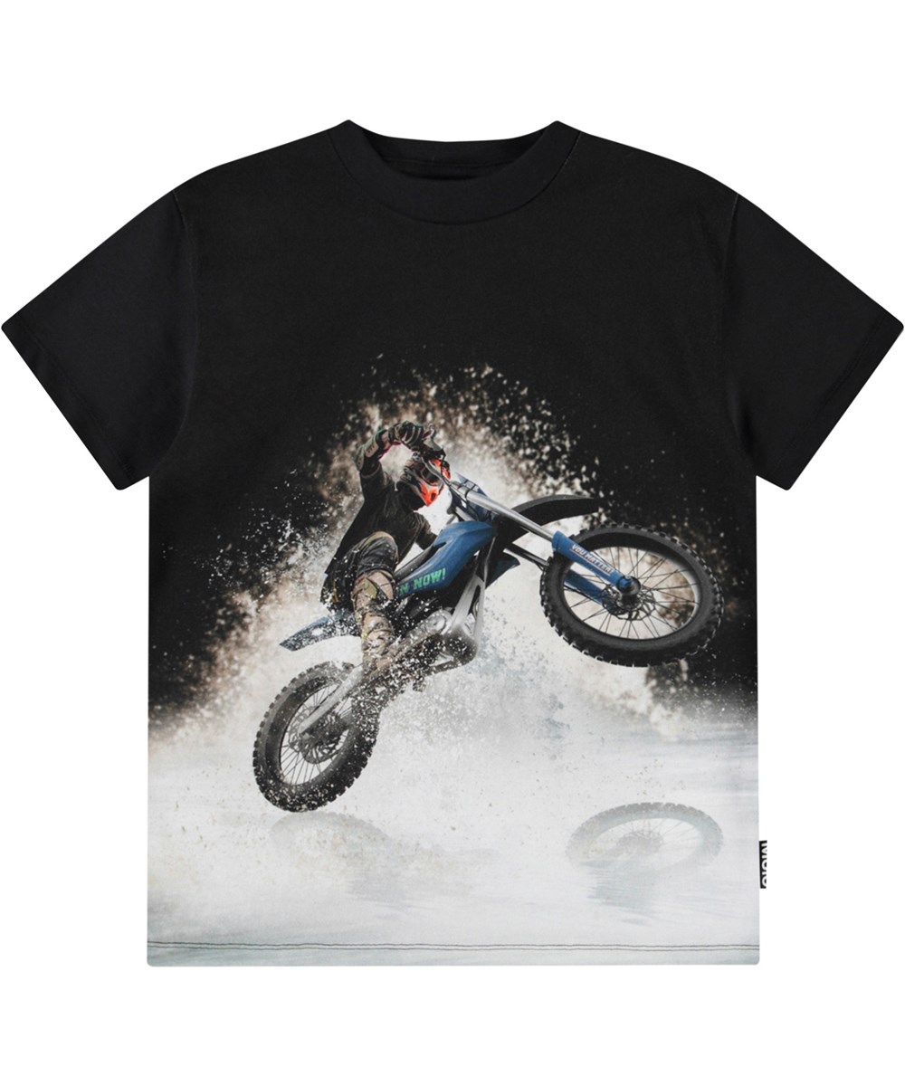 Riley - Water Wheelie - Sort t-shirt med print til børn i blødt økologisk bomuld med korte ærmer og ribkant i halsen.