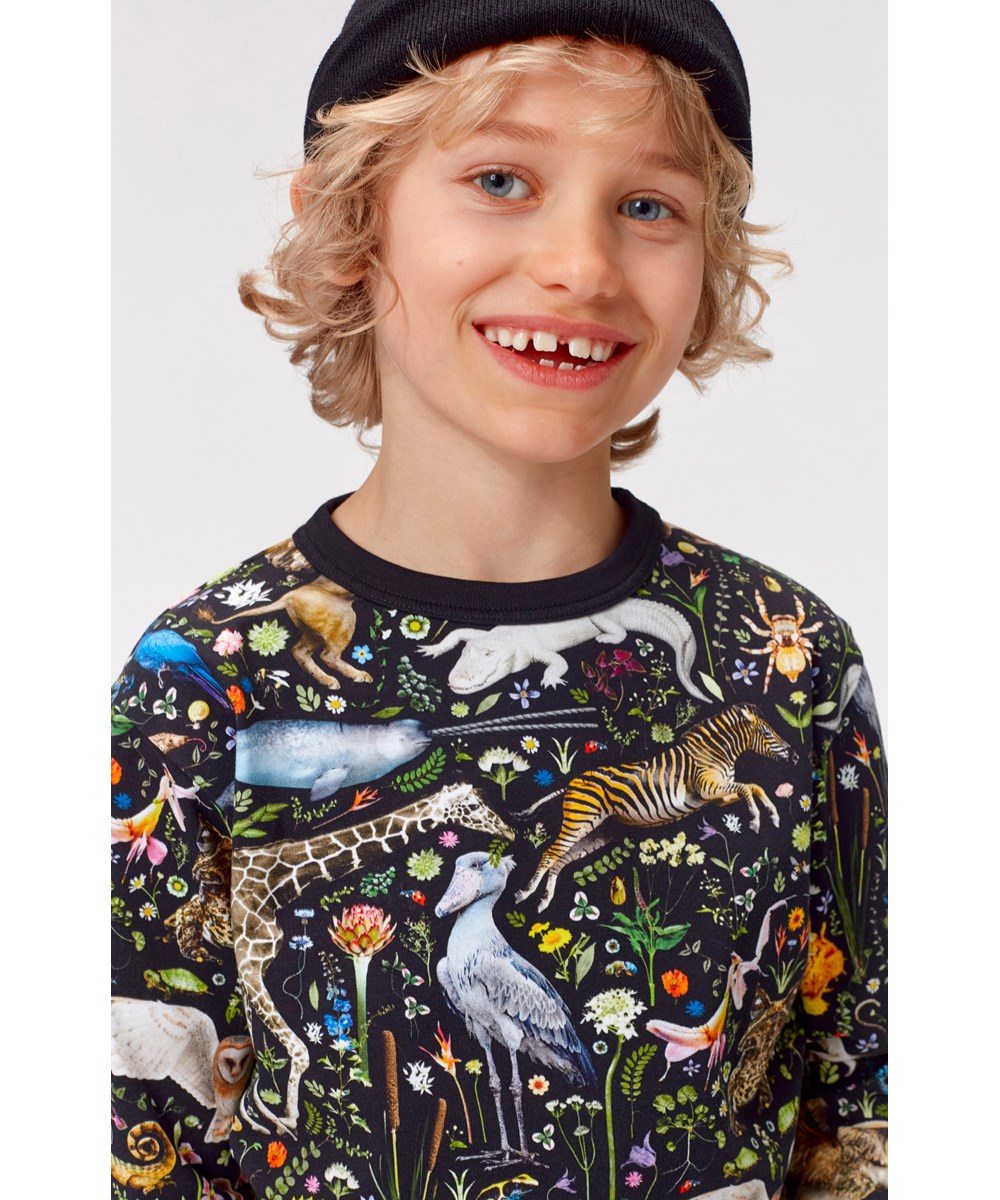 Rill - Faunatastic - Økologisk langærmet t-shirt med "Faunatastic" print med vilde fabel dyr.