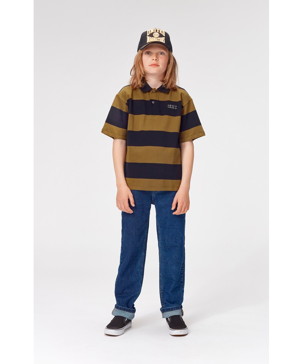 Rilloz - Oak Black Stripe - Polo t-shirt med sorte og brune striber.