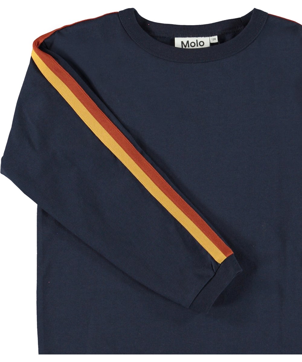 Rinny - Galaxy Blue - Økologisk mørkeblå bluse med striber på ærmerne