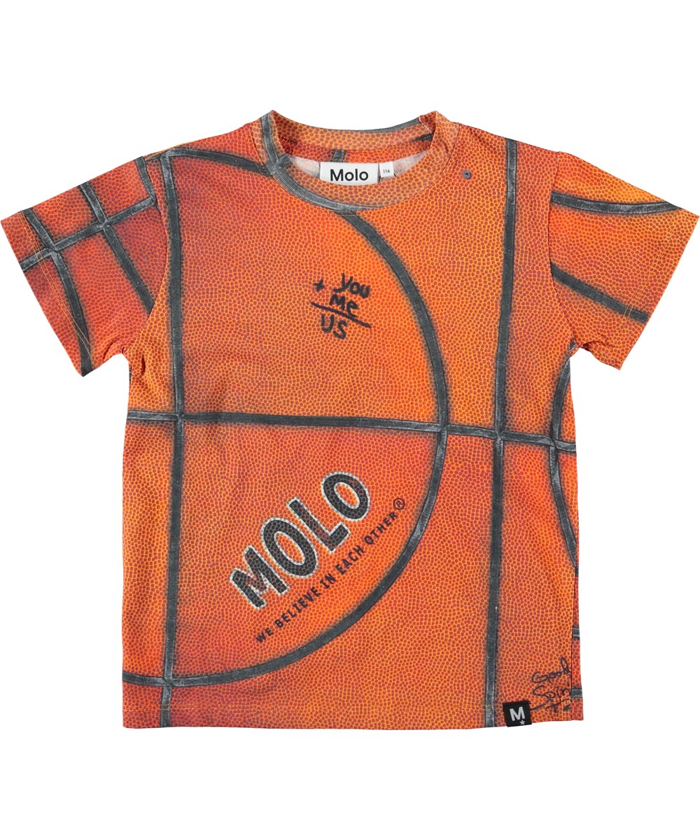 Road - Basket Structure - Orange t-shirt med basketball.