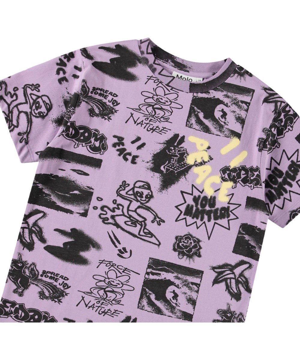 Rodney - Art Mix Purple - Lilla t-shirt med print til børn i økologisk bomuld med korte ærmer og ribkant i hals.