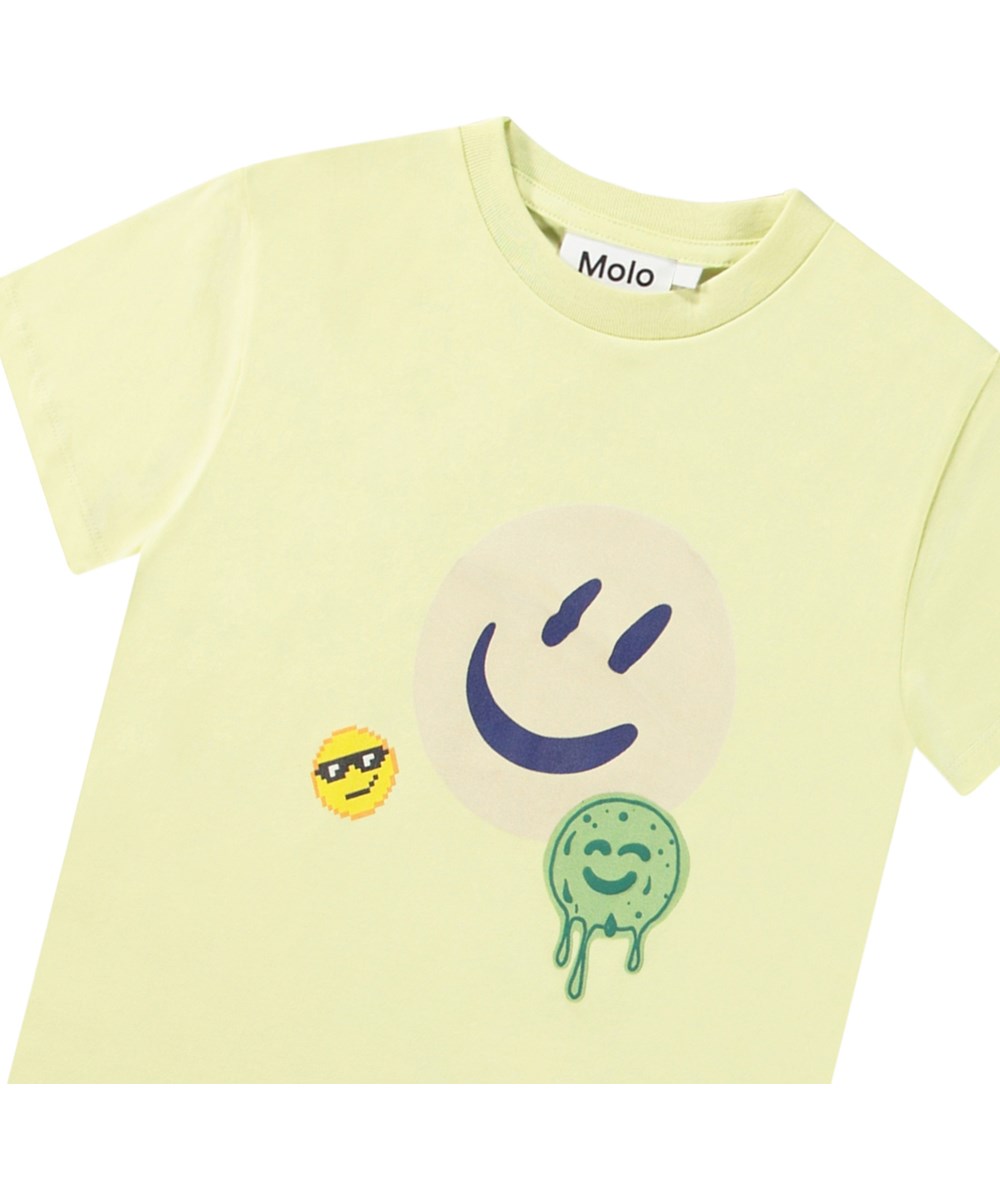 Roxo - Sticker Smile - Gul t-shirt til børn i økologisk bomuld med korte ærmer og ribkant i halsen.