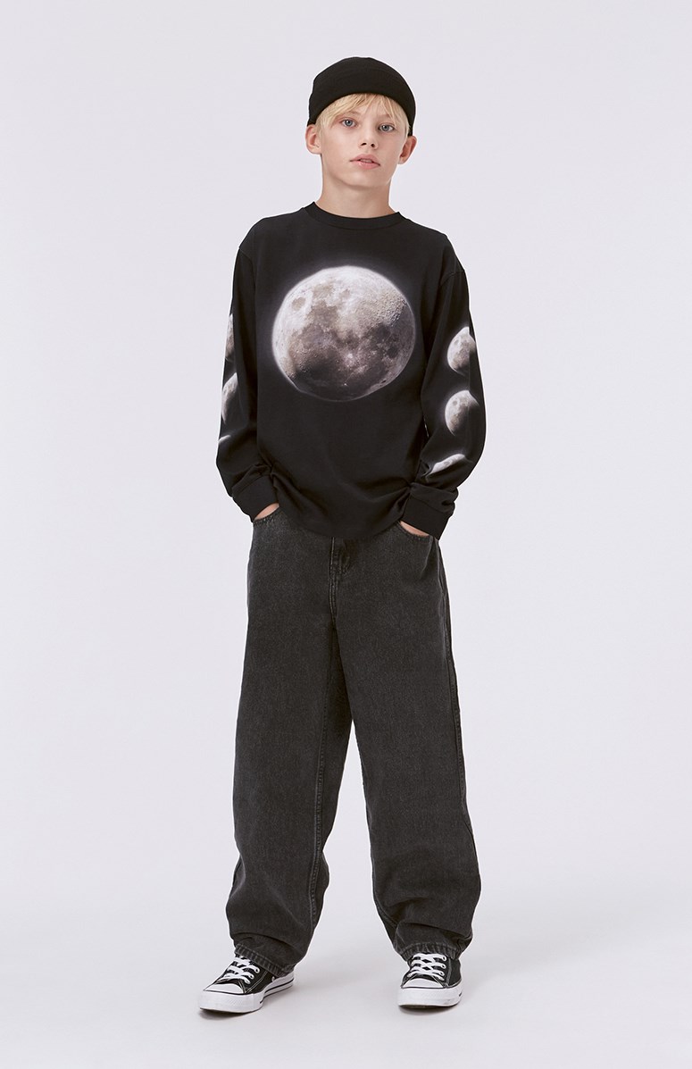 Rube - Moon Phase - Sort økologisk langærmet t-shirt med placement print af månens faser