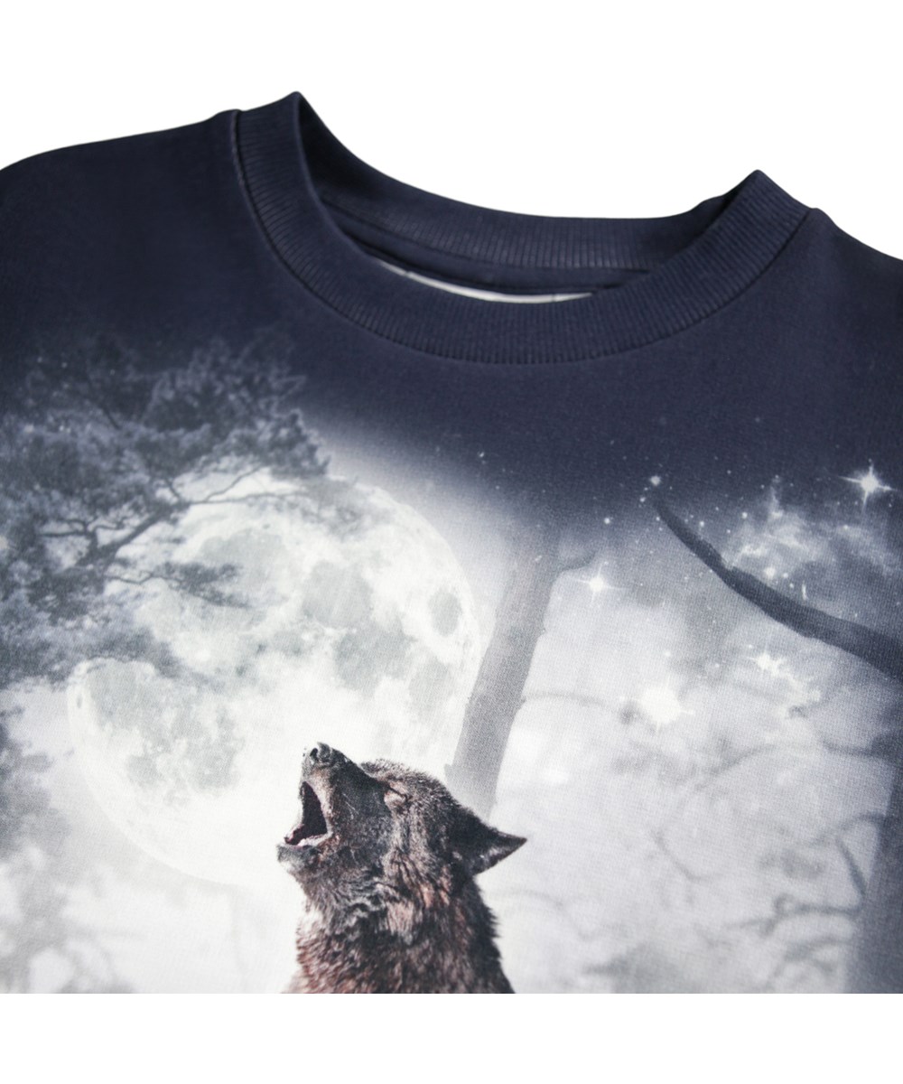 Miksi - Moonlit Wolves - Mørkeblå sweatshirt til børn i blødt økologisk bomuld med ulveprint. 
