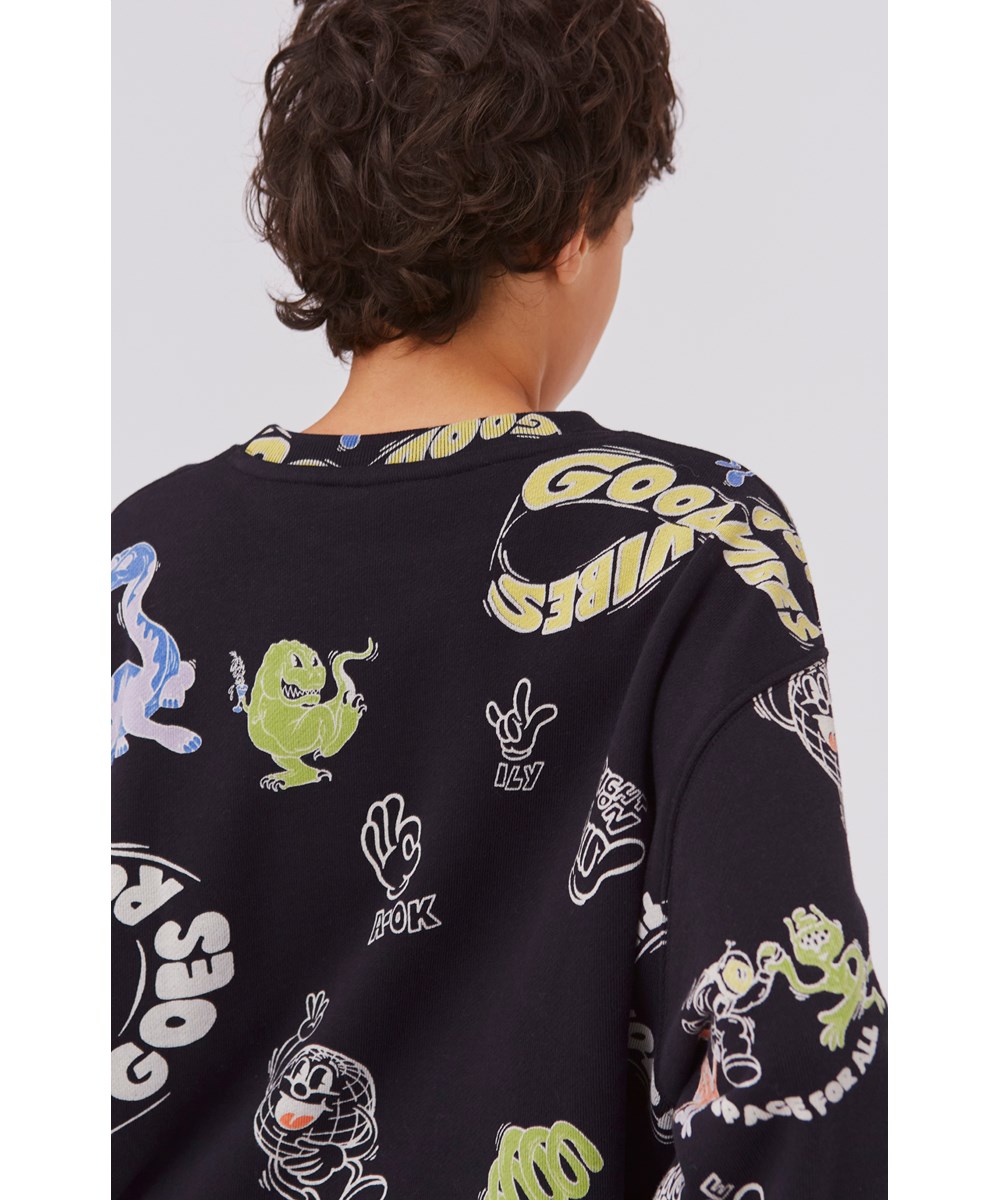 Monti - Ace For All - Økologisk sort sweatshirt med tekst og håndtegn